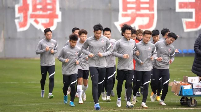 国产美女精品久久久久中文